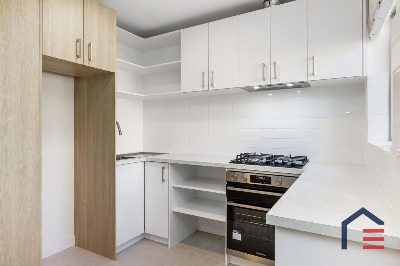 9J/59 Tenth Avenue, Inglewood