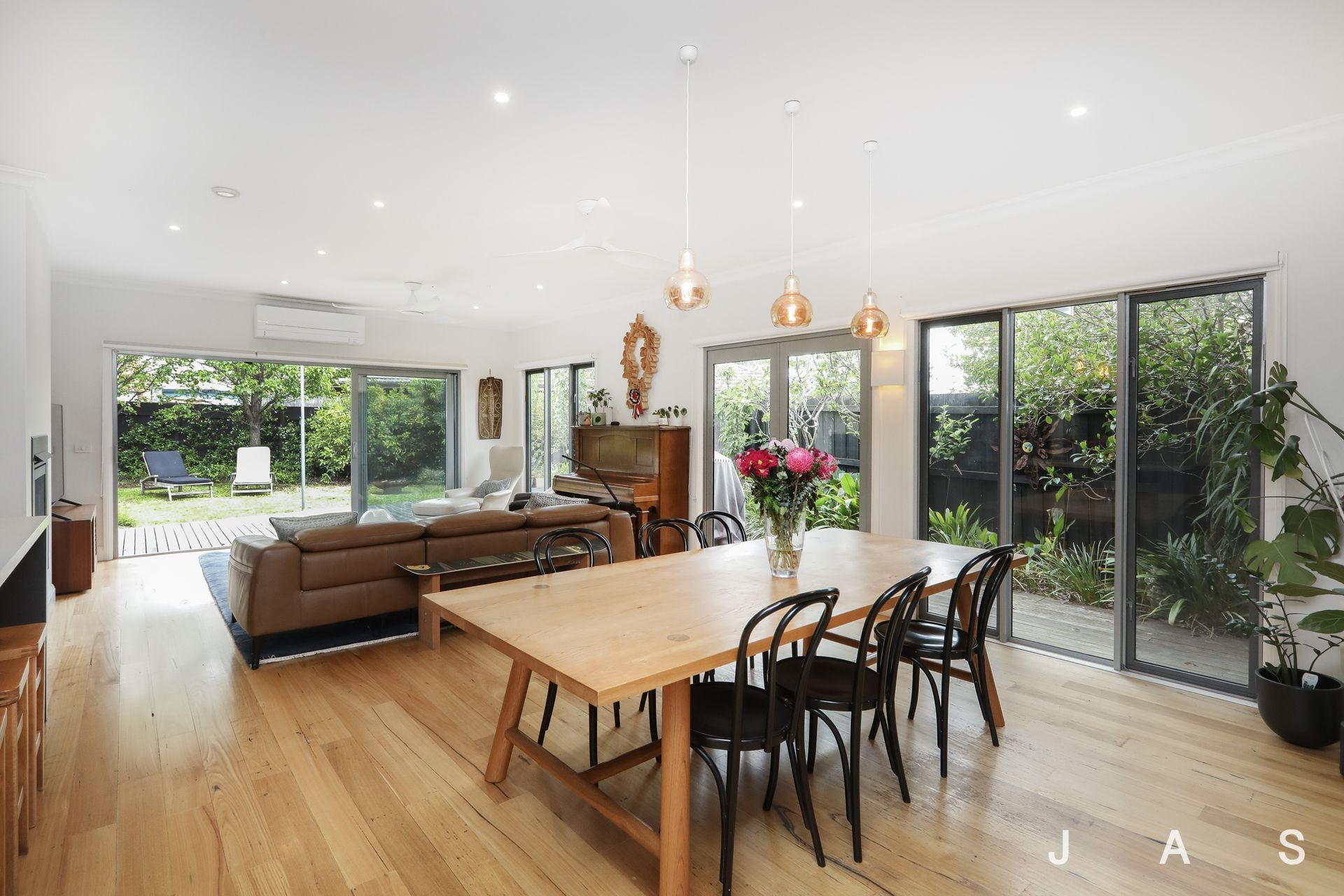 12 Holland Court Newport VIC, Newport - Thumbnail 3