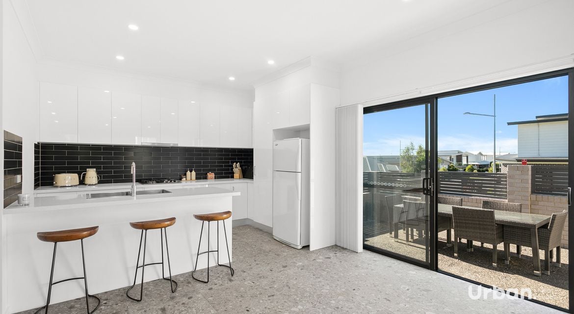 Tullimbar 2 Kiah Close