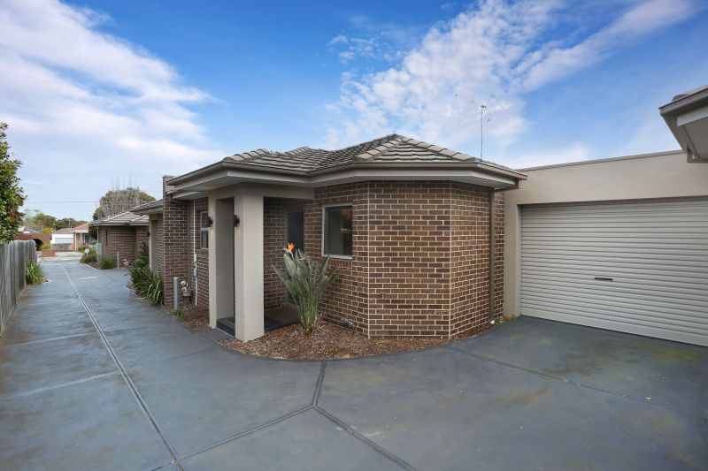 3/128 Rathcown Road, Reservoir