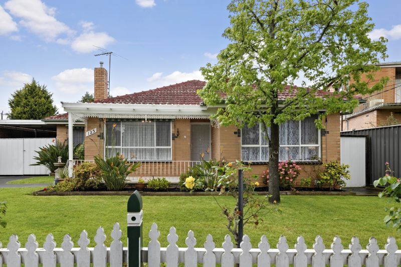 125 The Fairway, Kingsbury