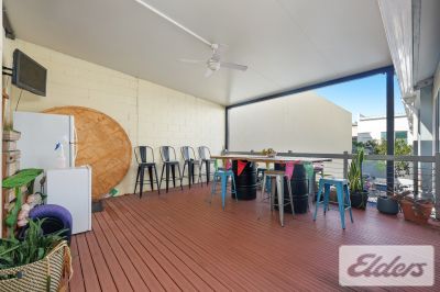 WHOLE BUILDING OPPORTUNITY WITH 10+ CAR PARKS