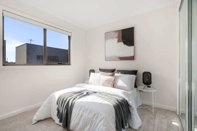 2/10 Dickens Street, Lalor