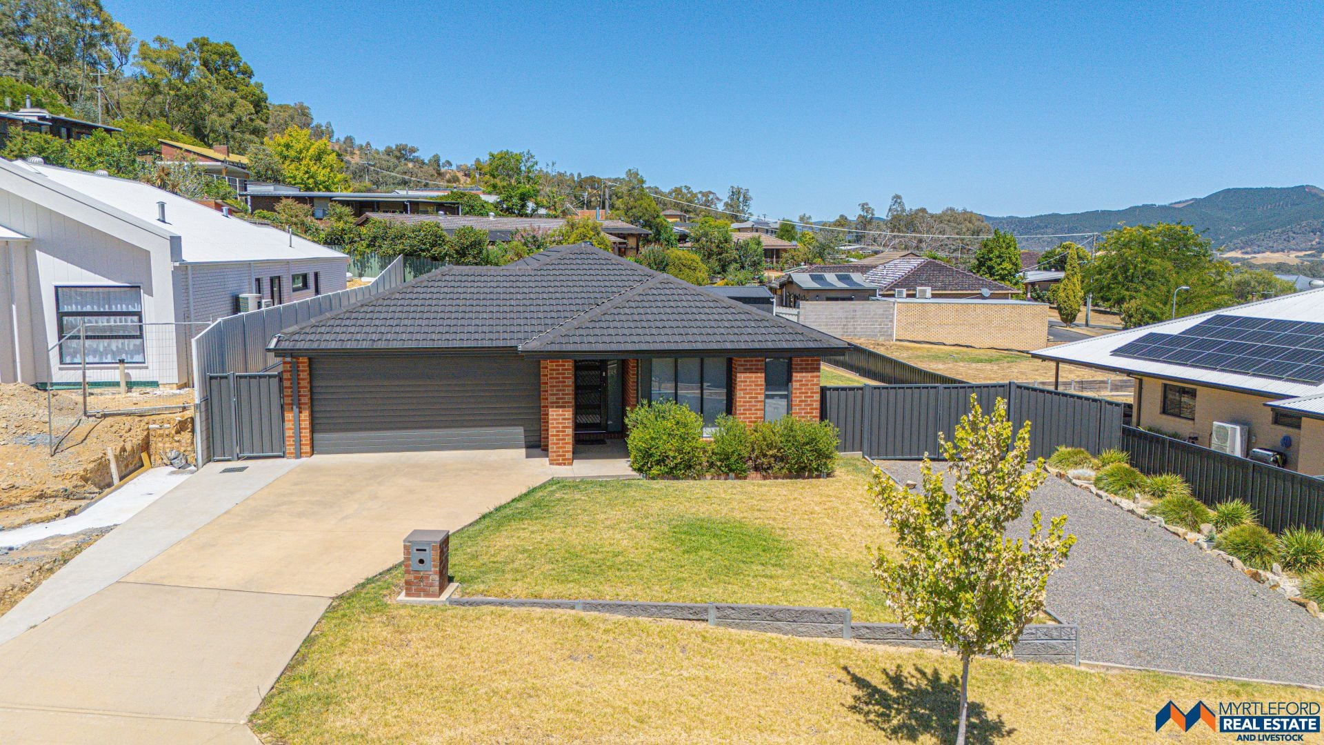 4 Washington Parade, MYRTLEFORD, Myrtleford - Image 1