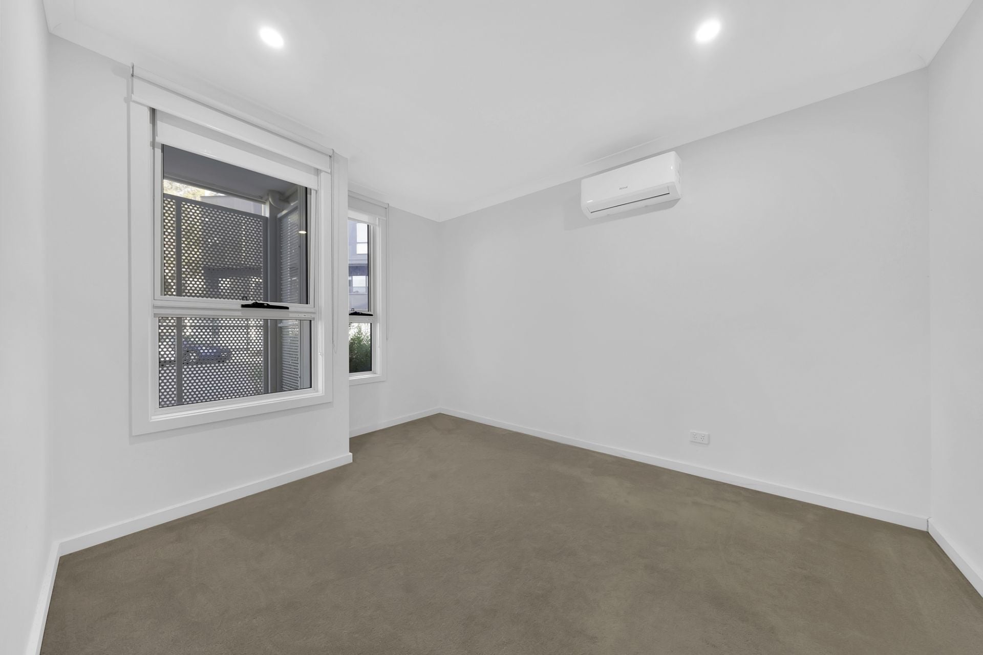 Modern 3-Level Townhouse in Prime South Morang Location