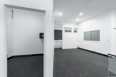 REFURBISHED OFFICE WITH CHARACTER FEATURES
