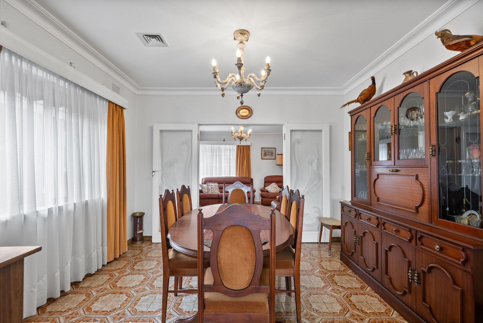 2 HOMES IN ONE ( 2 INCOMES $$$$ )
or SELF-CONTAINED IN-LAW ACCOMMODATION 
or A 5 BEDROOM HOME WITH ROOM FOR ALL