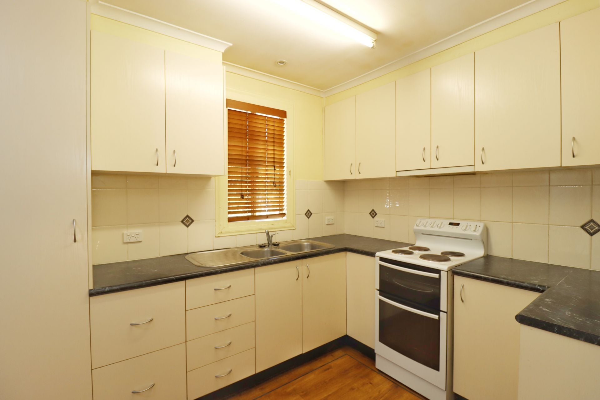 15 Wollowra Street, COWRA, Cowra - Thumbnail 5