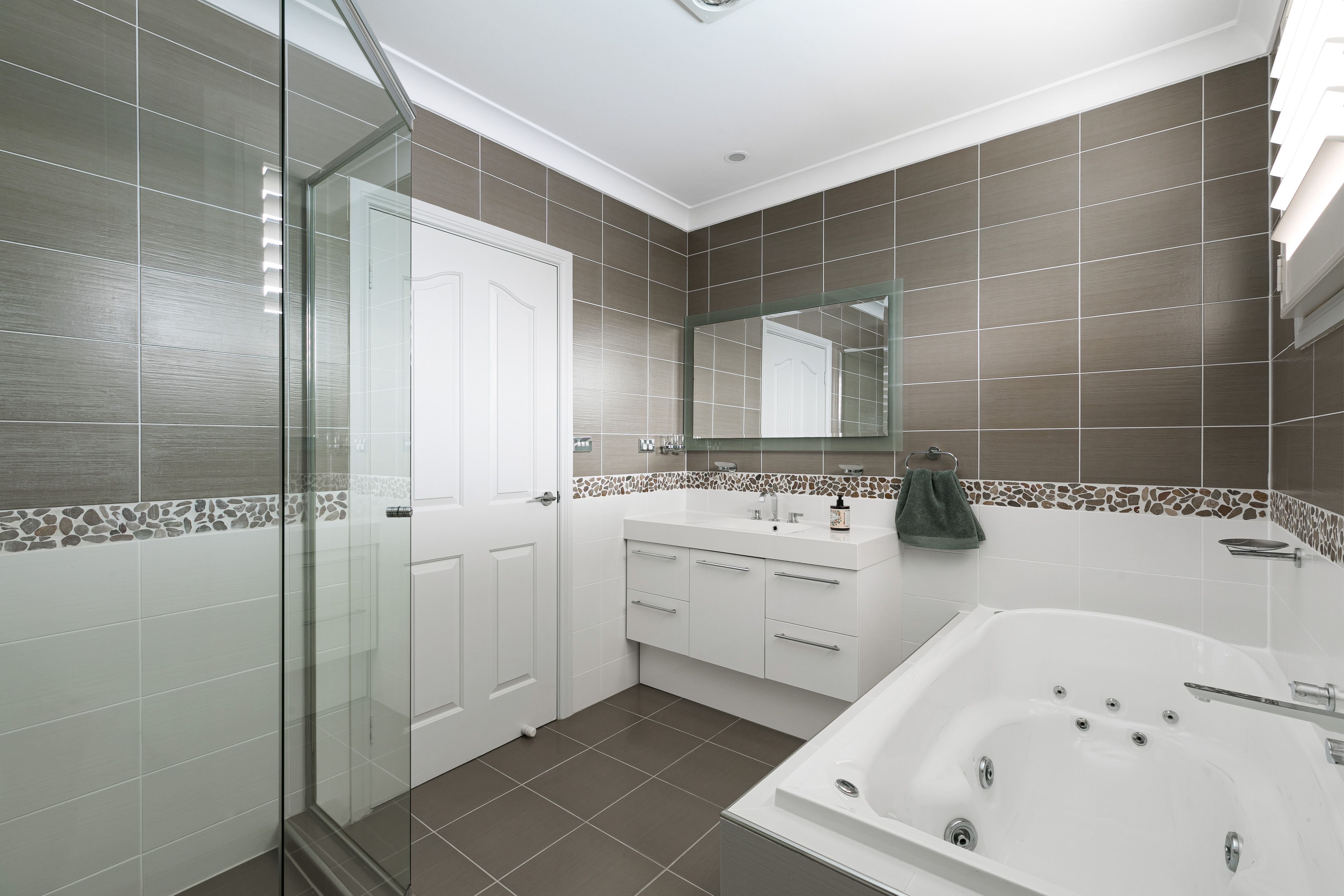 2b Muneela Place YOWIE BAY 2228