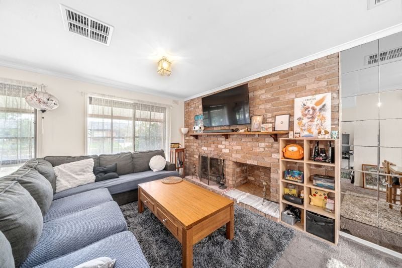 1 Dalray Close, Mill Park