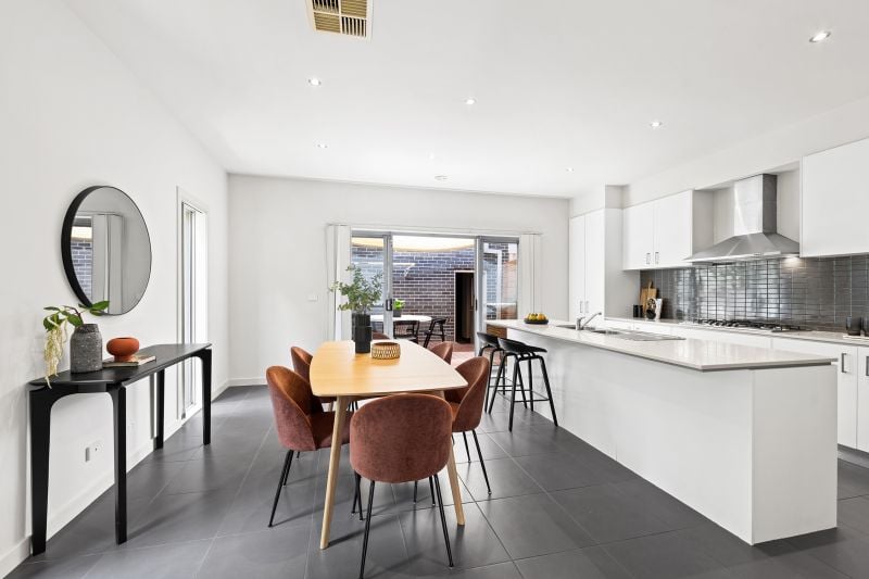 30 Warner Way, Caroline Springs