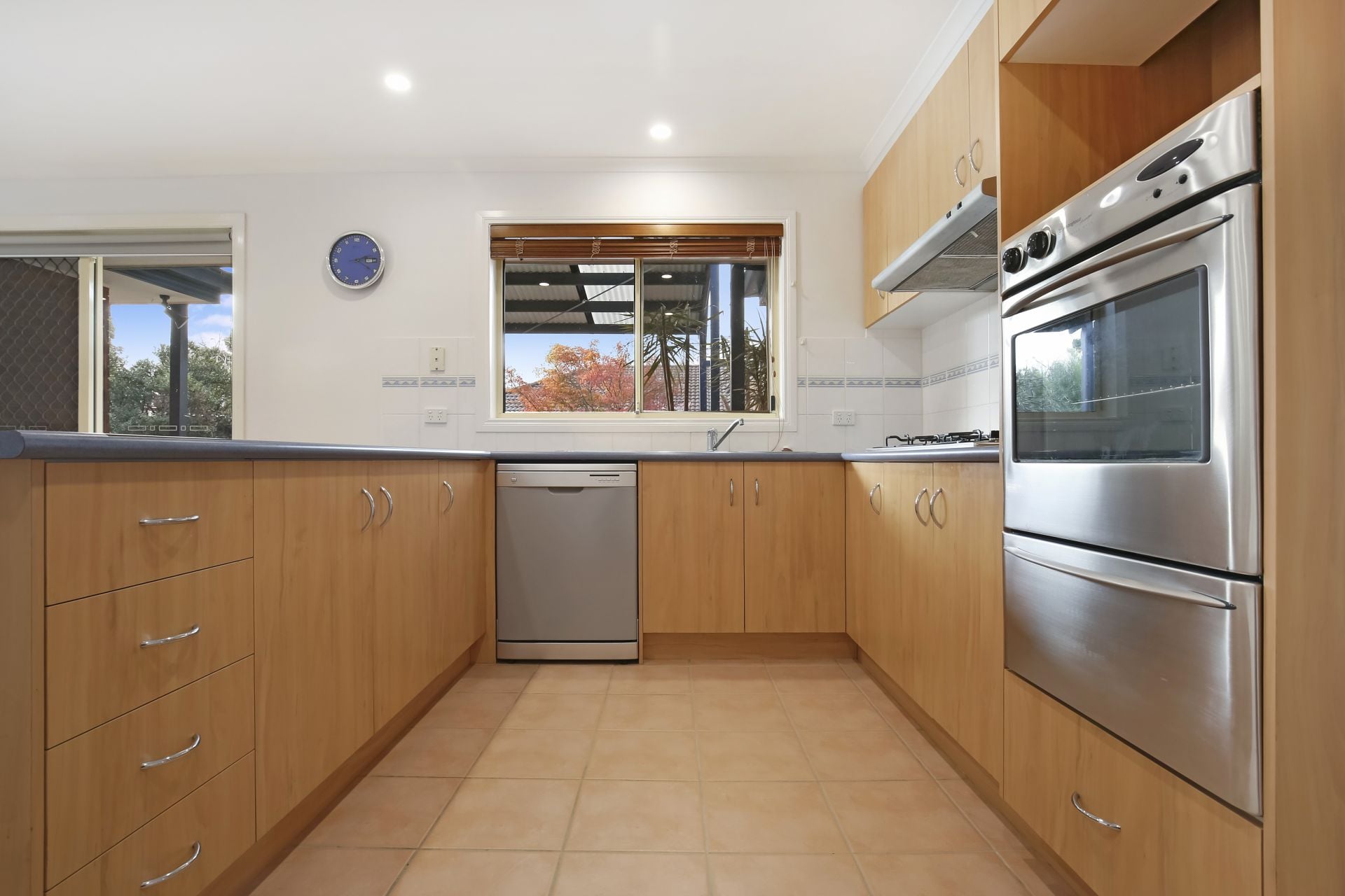 Easy Living in Mill Park Lakes!