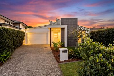 Fully Renovated Stylish Home in the Heart of Hope Island