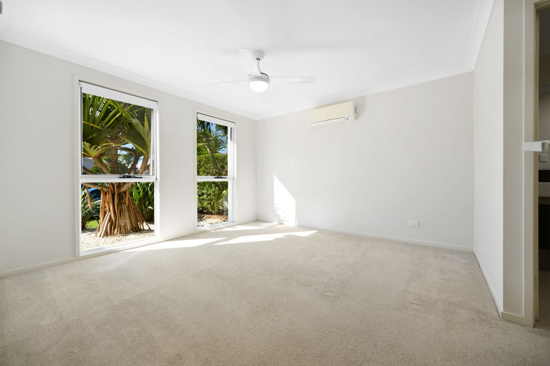 42 Azure Way, Hope Island QLD 4212, Hope Island - Thumbnail 2