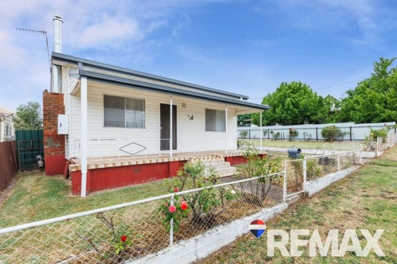 JUNEE 20 Crown  Street