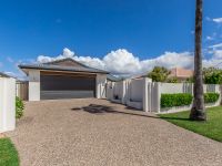 Waterfront Living Meets A Prestigious Address QLD, Waterfront Living Meets A Prestigious Address - Thumbnail 7