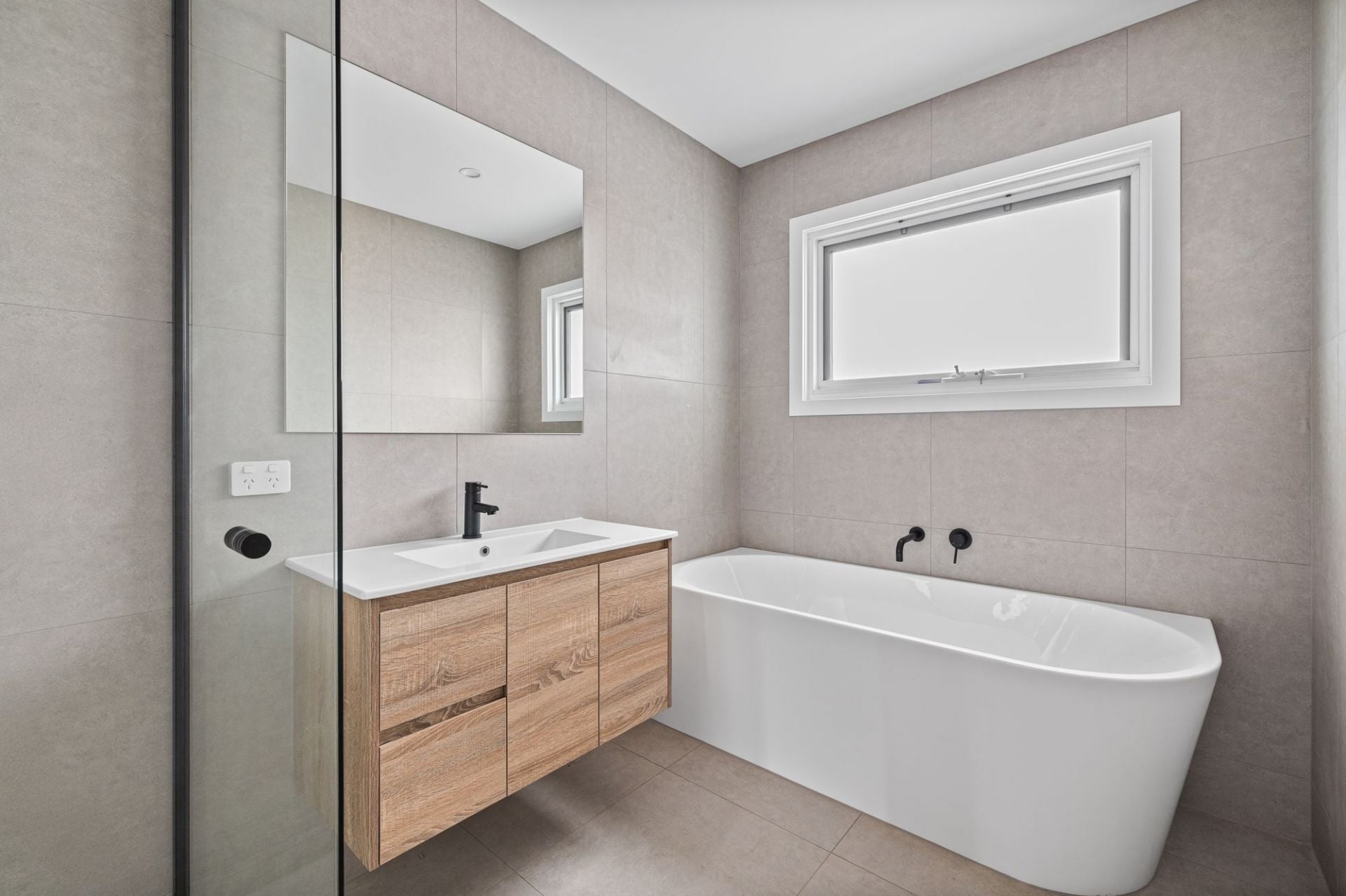 OUTSTANDING BRAND NEW TOWNHOUSE