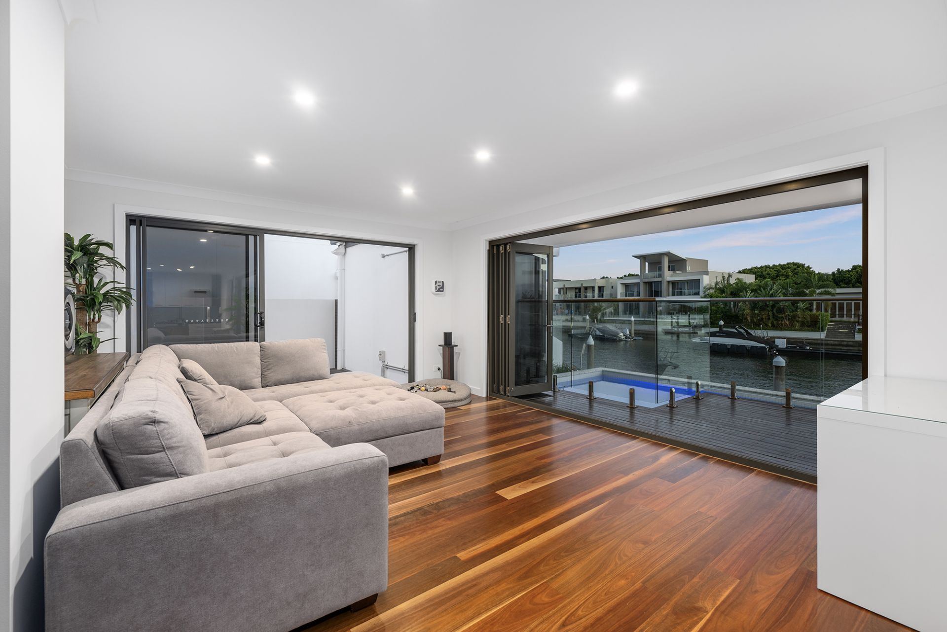 34 Knightsbridge Parade West, Sovereign Islands - Thumbnail 7