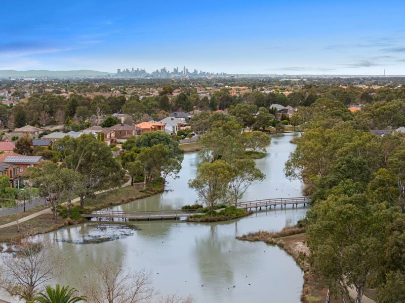 12 Lake Eyre Place, Caroline Springs