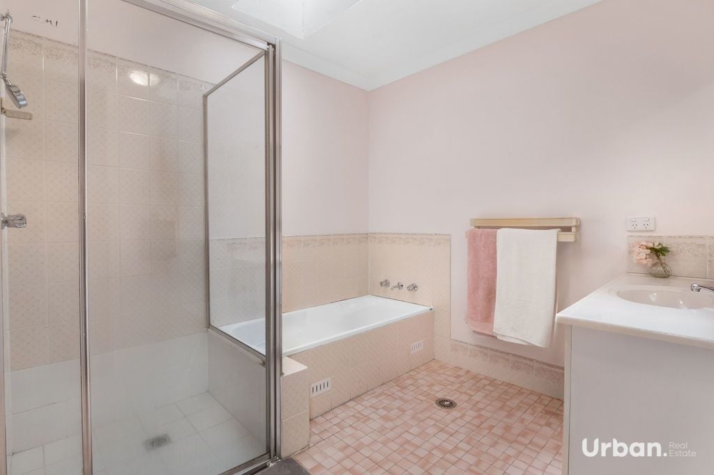 South Windsor 12A Loder Crescent