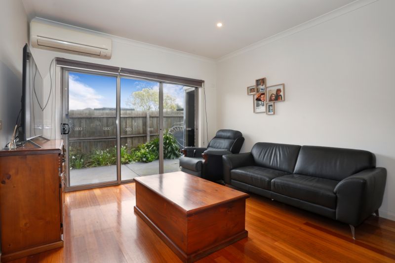 3/128 Rathcown Road, Reservoir