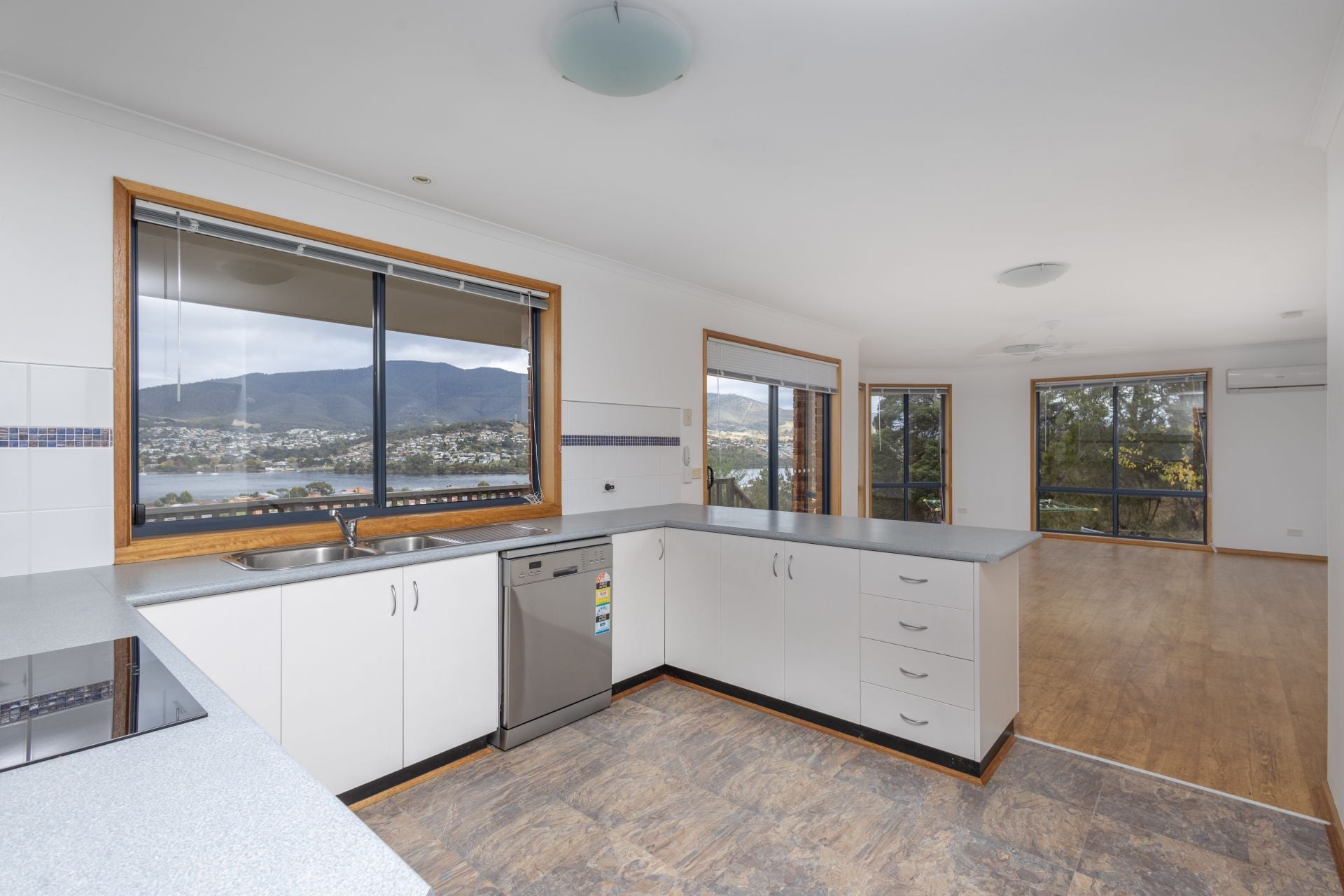 42 Grevillea Ave OLD BEACH TAS, Old Beach - Thumbnail 4