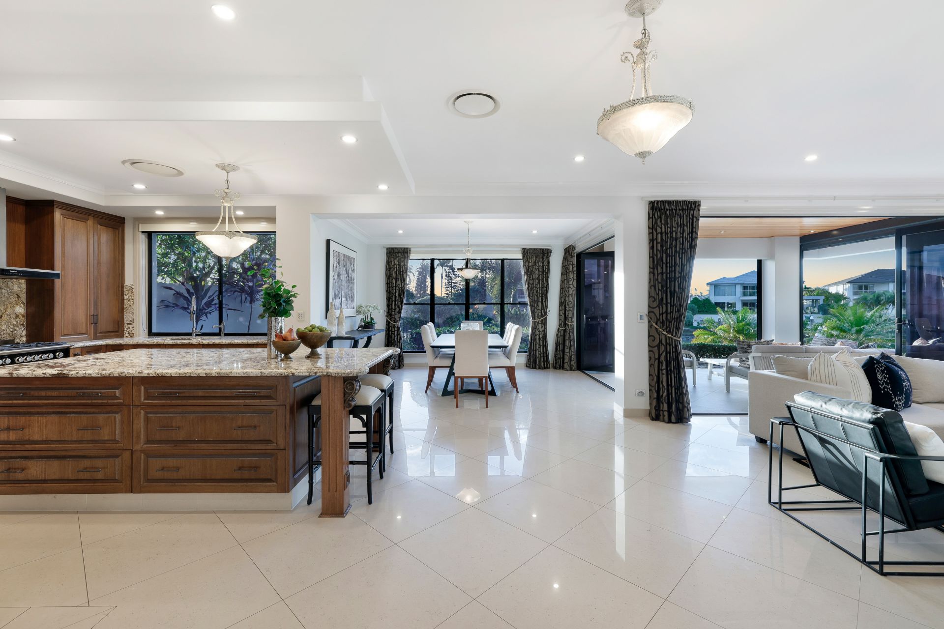 2204 Taromeo Court, Hope Island QLD 4212, Hope Island - Thumbnail 3