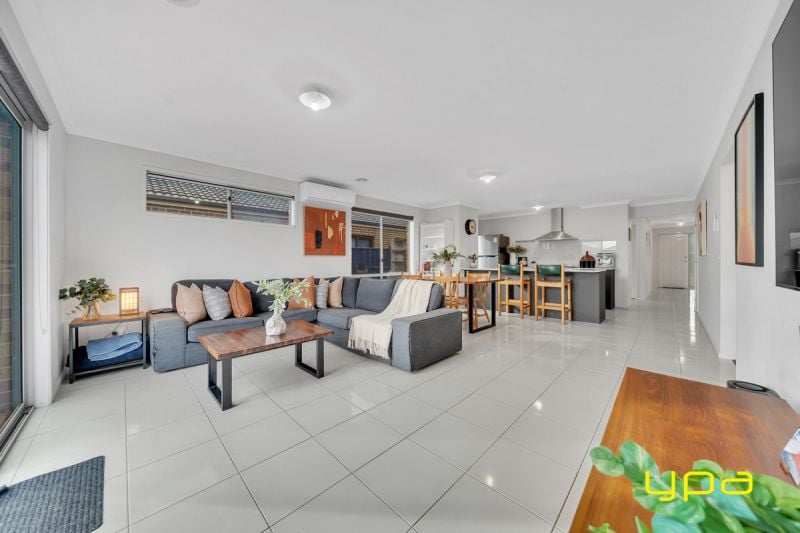 9 Davenport Crescent Cranbourne West VIC, Cranbourne West - Thumbnail 2