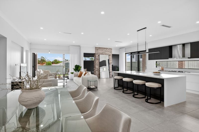 Immaculate Luxury: Seamless Indoor-Outdoor Living