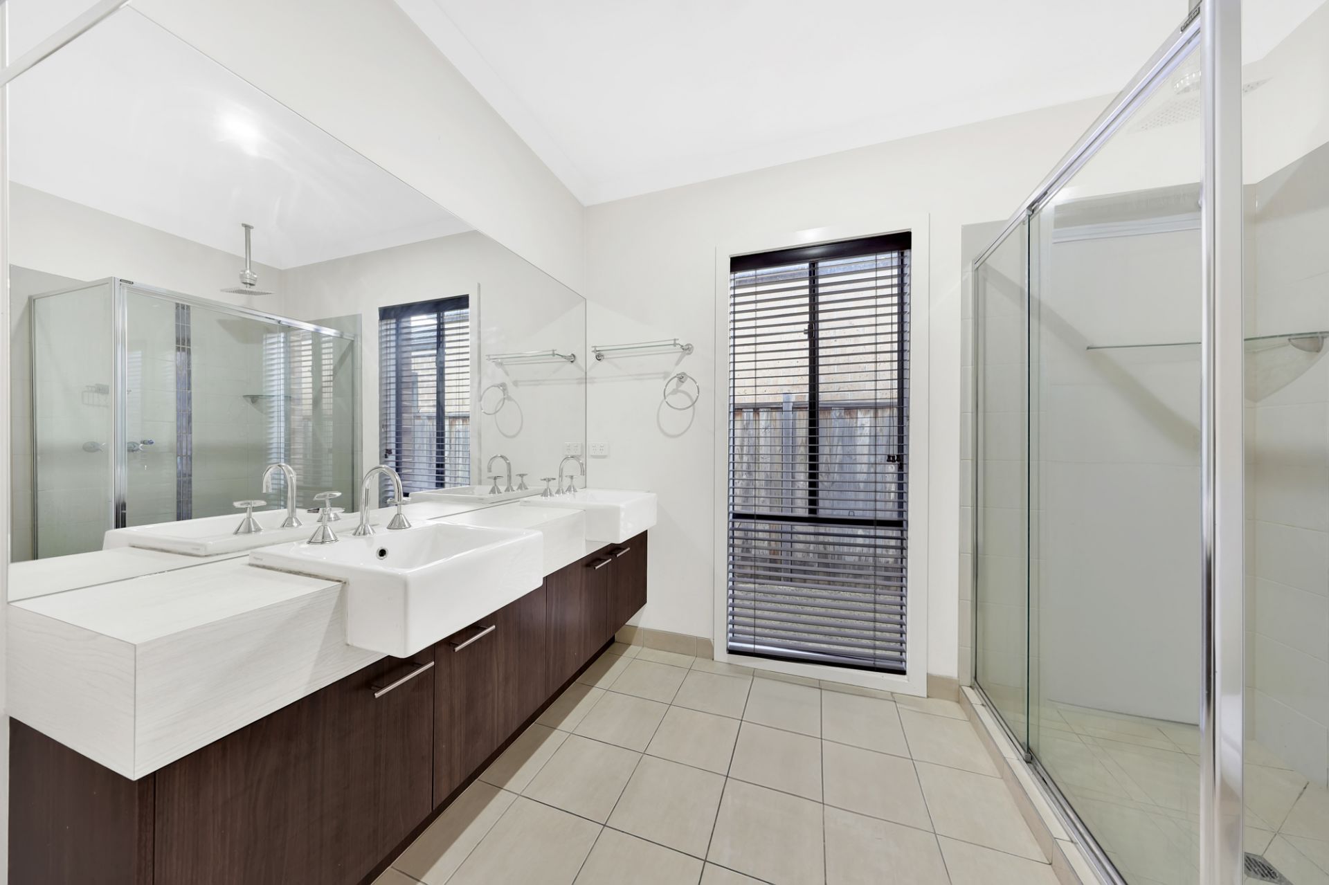 BEAUTIFULLY PRESENTED HOME!