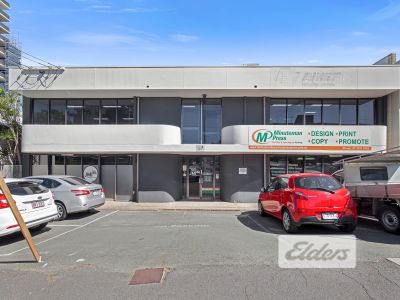 ADAPTABLE GROUND FLOOR OFFICE / RETAIL + 2 CAR PARKS!