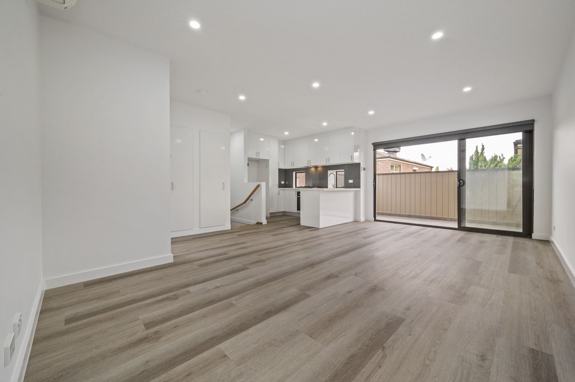 2 BEDROOM TOWNHOUSE