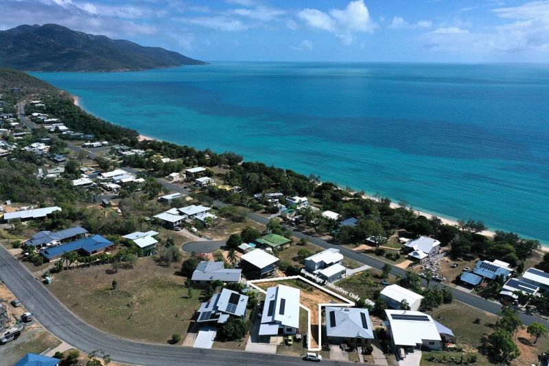 37 Blackcurrant Drive Hideaway Bay QLD, Hideaway Bay - Thumbnail 2