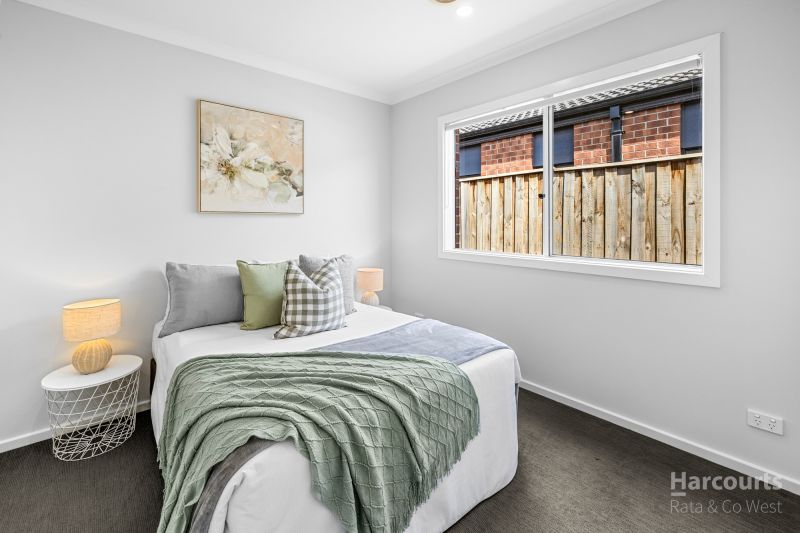 48 Royale Drive, Fraser Rise