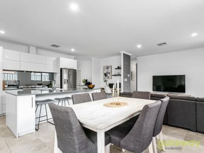 68 Mornington Crescent, Wandi