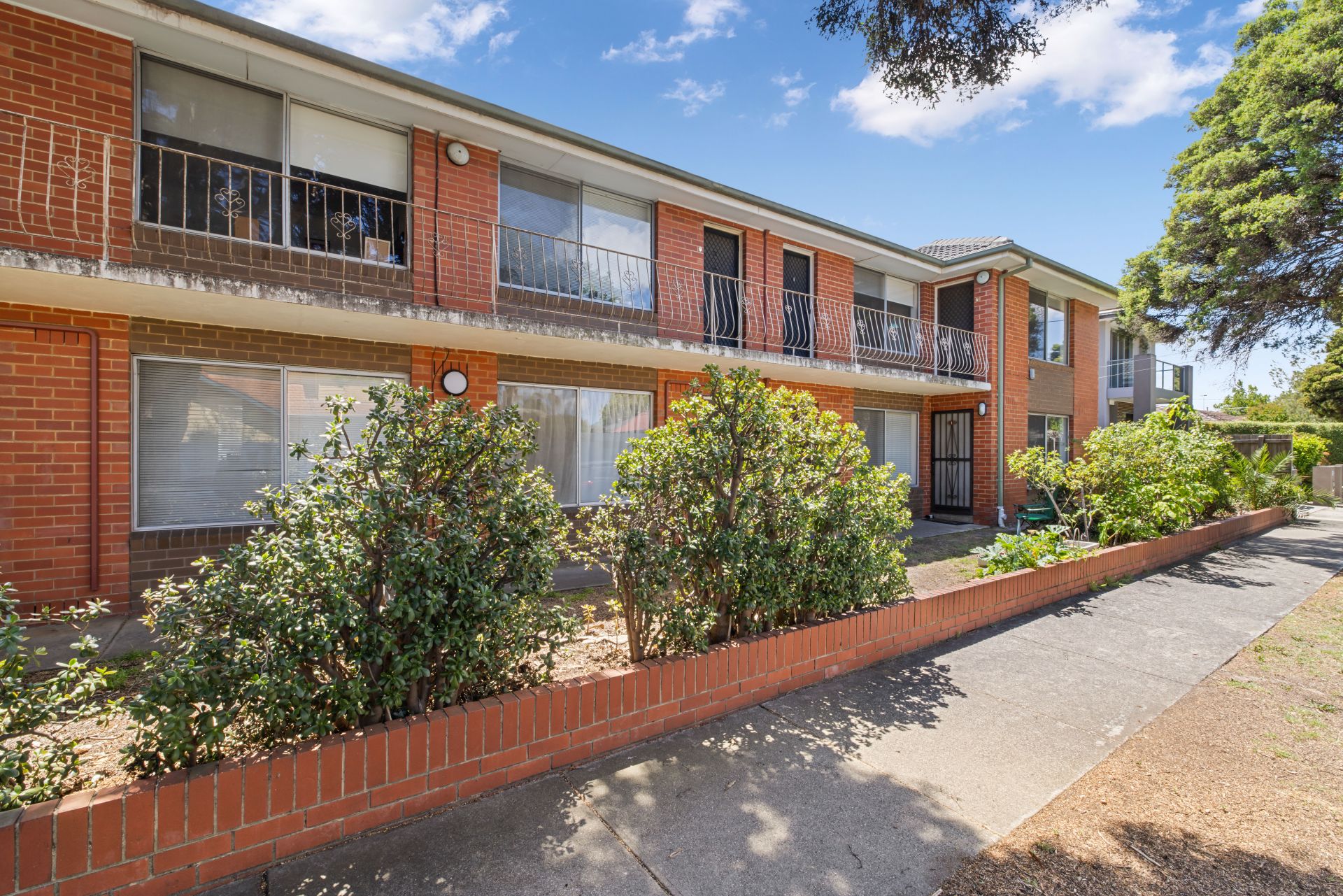 Easy Care Living In A Blue-Ribbon Locale