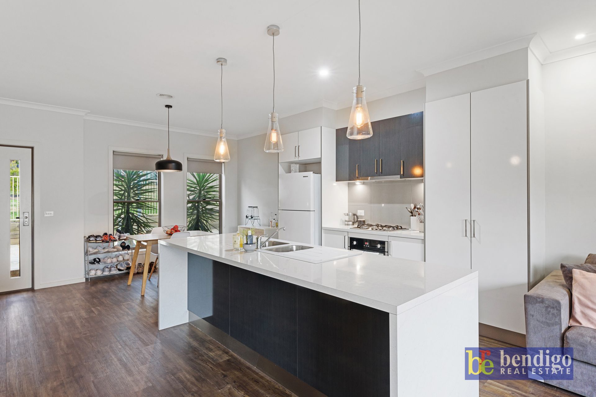 4/3 Leigh Avenue Kennington VIC, Kennington - Thumbnail 2