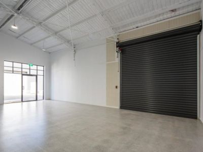 FULLY FITTED FUNCTIONAL WAREHOUSE