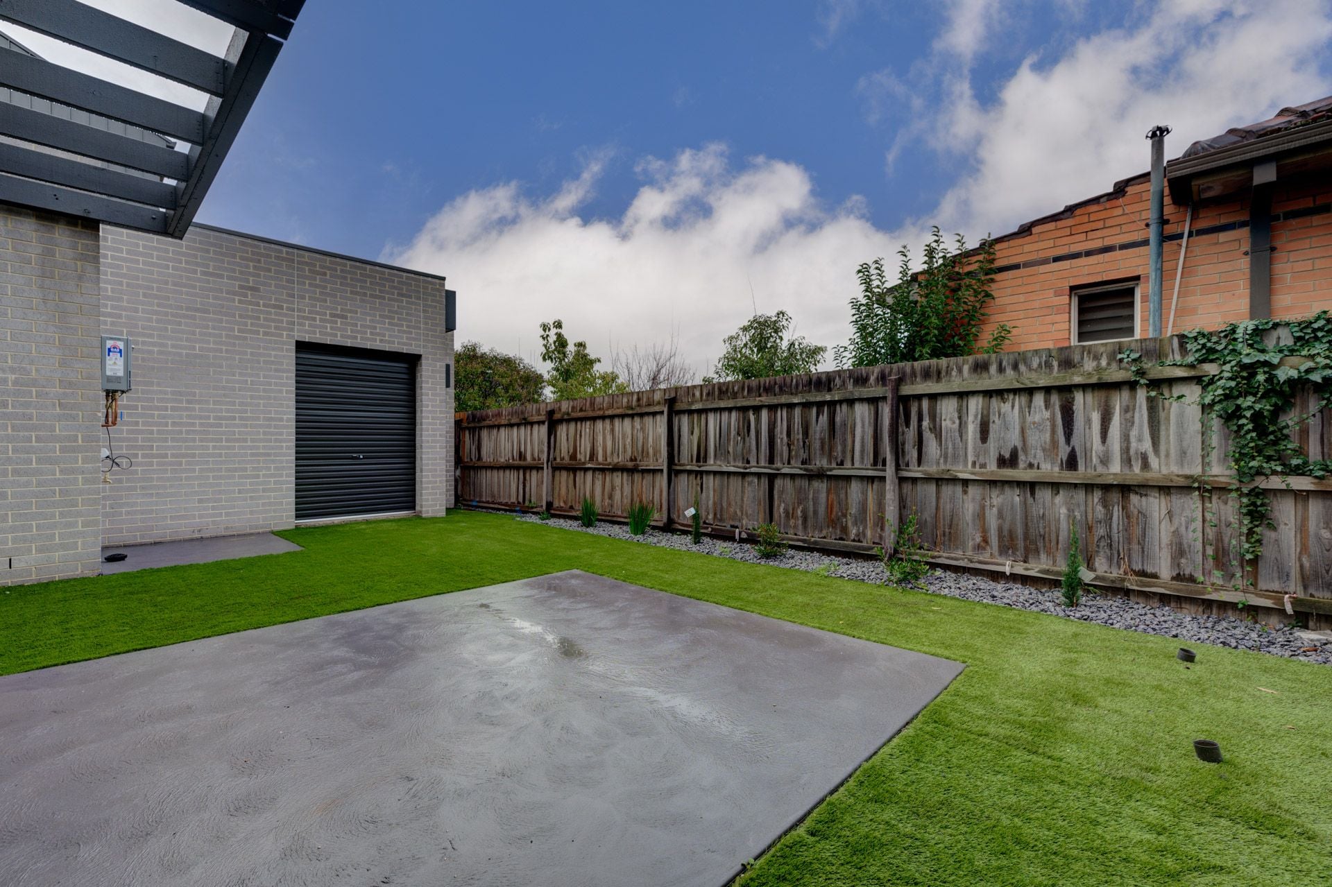 Modern Two-Bedroom Townhouse in a Prime Reservoir Location