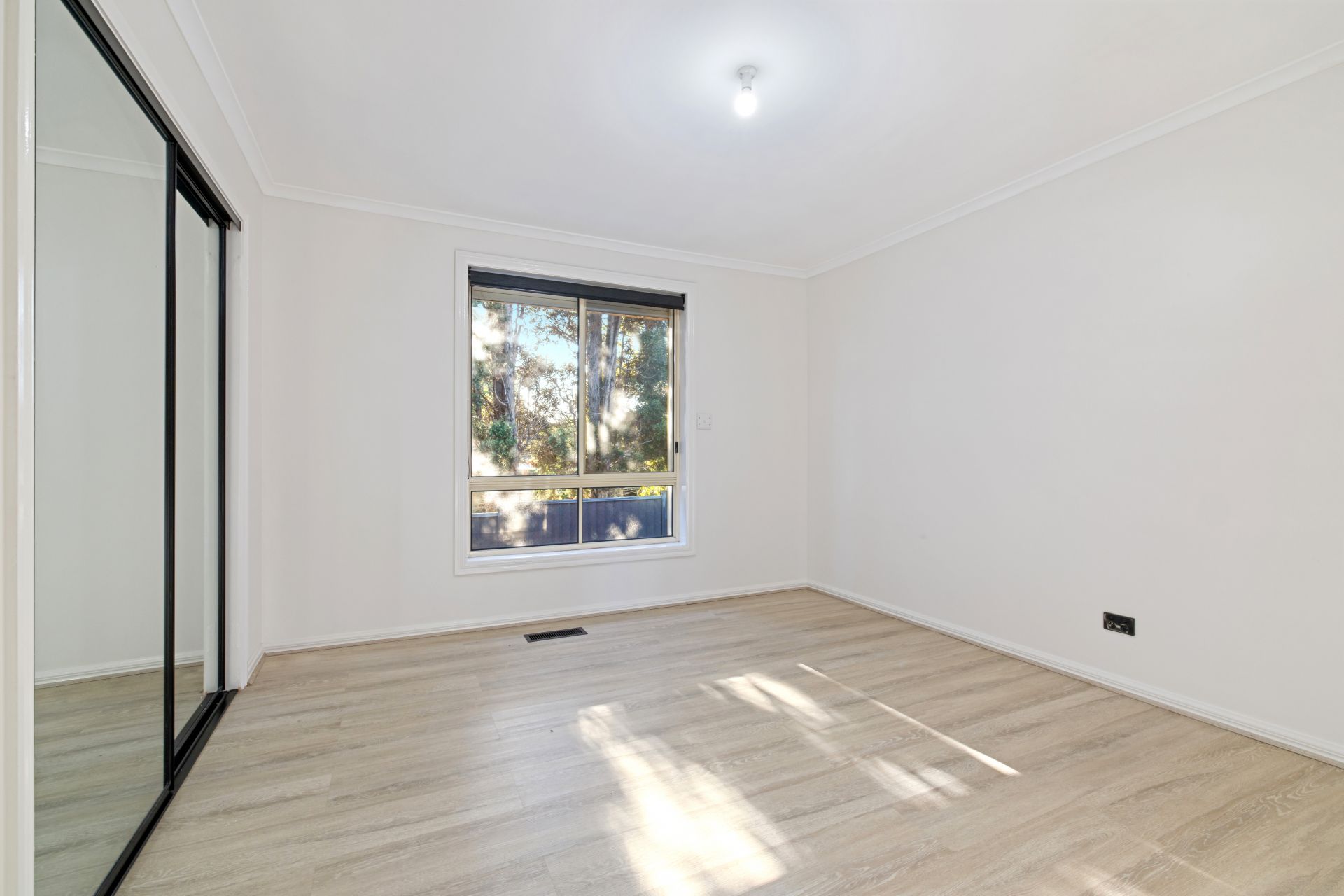 Immaculate Unit in a Peaceful Court Setting
