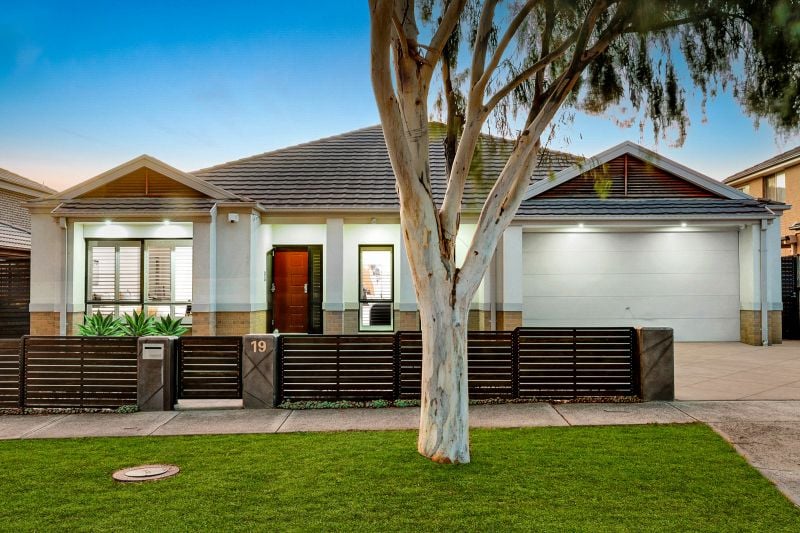 19 Stonebridge Rise, Epping