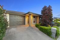 8 Trainers Way, Clyde North VIC