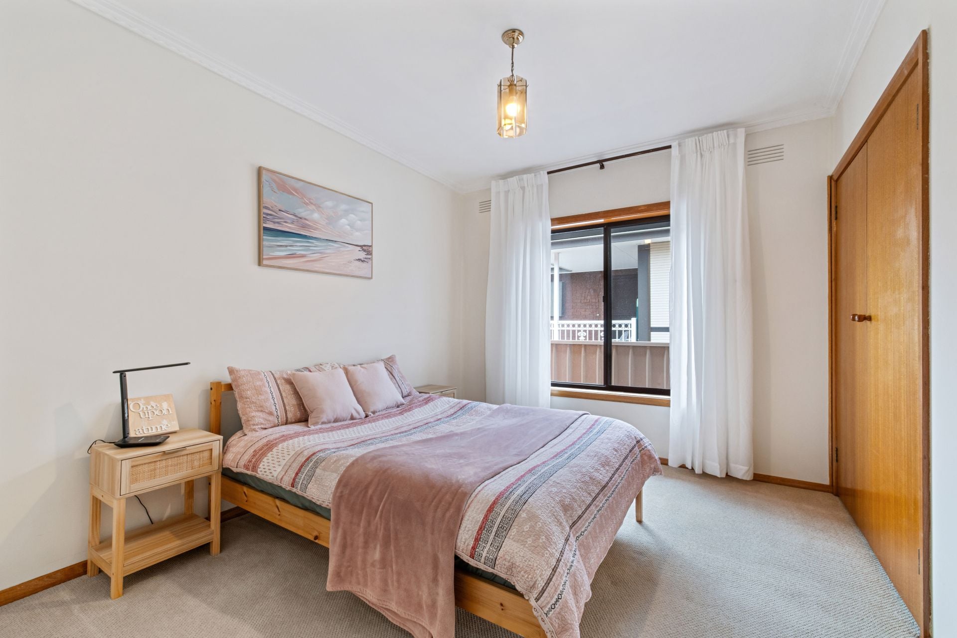 Charming Family Home with Outdoor Extras in Prime Thomastown Location!