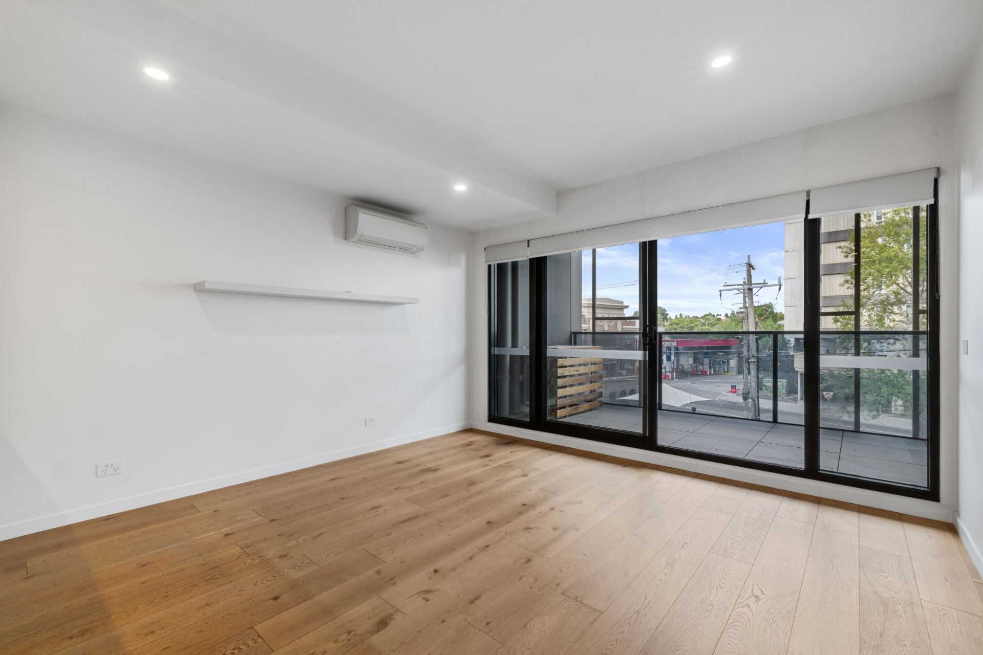 Stylish Two-Bedroom Apartment on the Thornbury Fringe