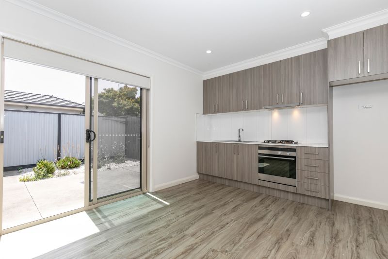 2/17 Cyprus Street, Lalor