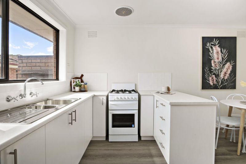 2/10 Goulburn Avenue, Reservoir