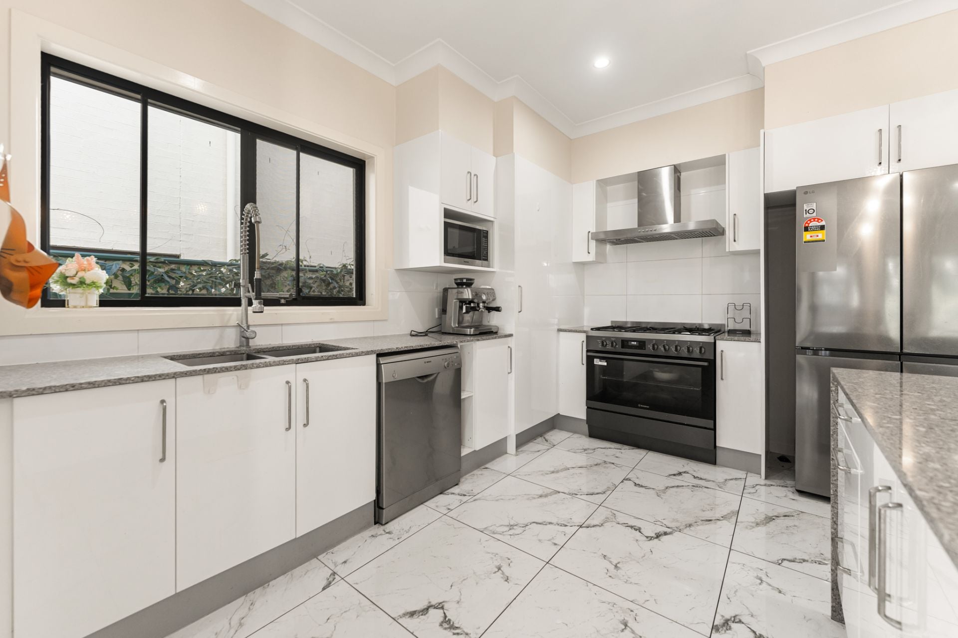 7 Jurien Crescent, Varsity Lakes - Thumbnail 8