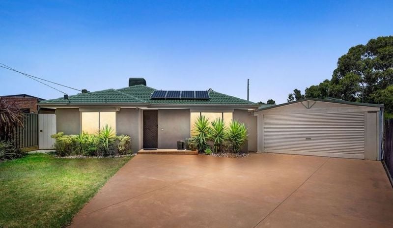 8 Grimwade Court, Epping