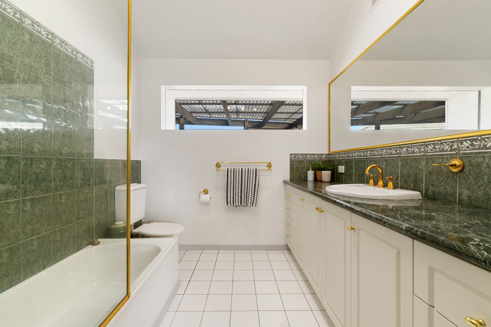 Dual Living Delight In Prime Lalor Location – Endless Possibilities!
