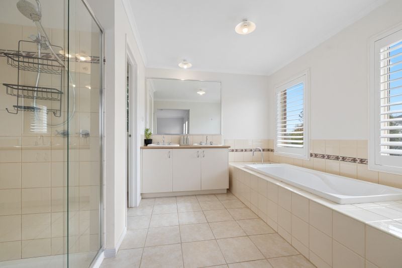 8 Braelands Close, Caroline Springs